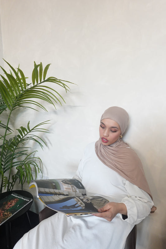 The Ultimate Hijab Material Guide: Find Your Perfect Match!